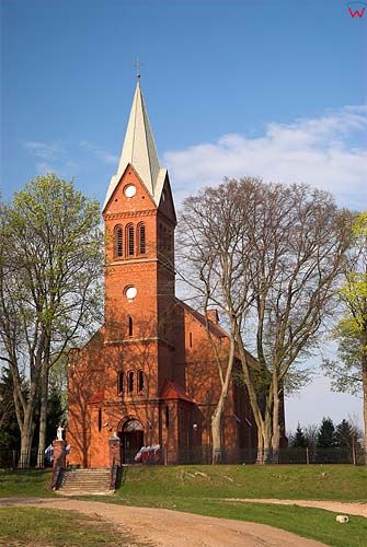 _W060160 neogotycki kościół w Klusach